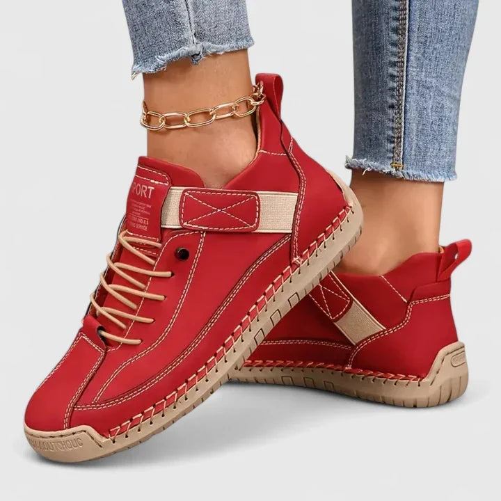 Niskie sneakersy sznurowane z okrągłym noskiem i płaską podeszwą