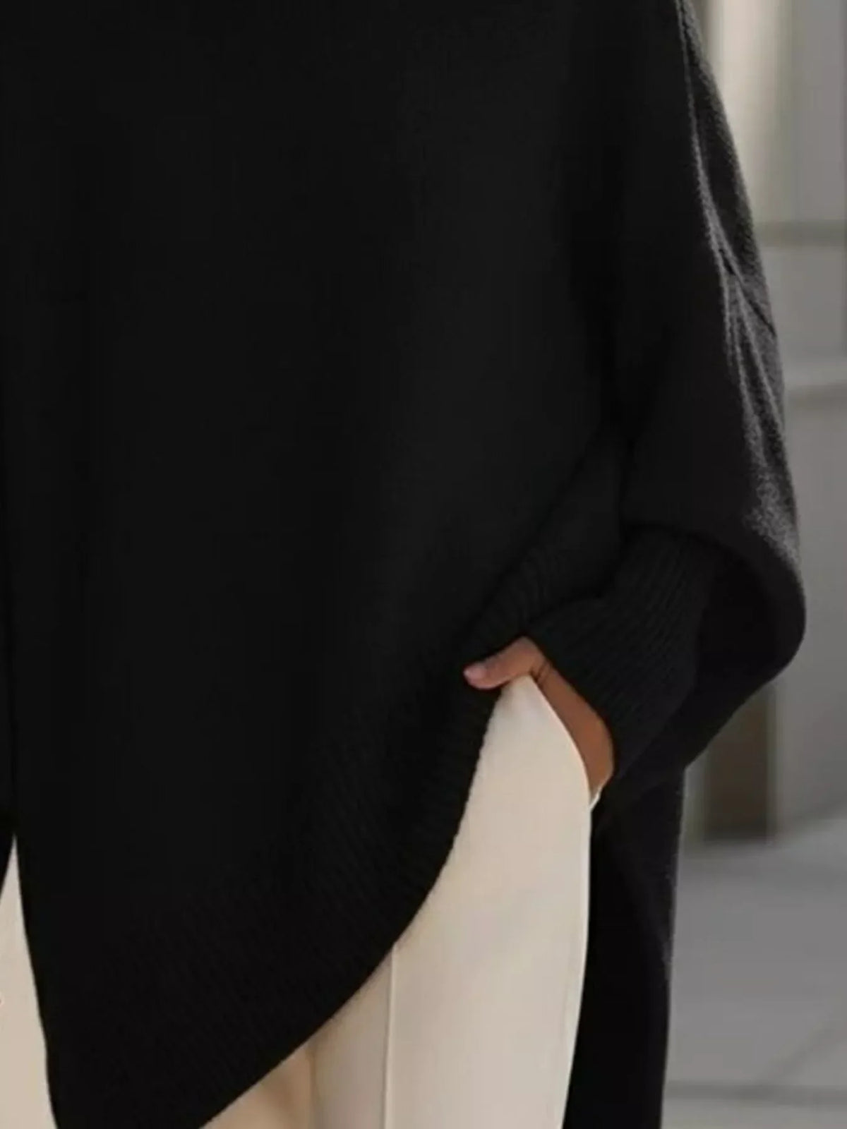 Damski sweter oversize z szerokimi rękawami i asymetrycznym dołem