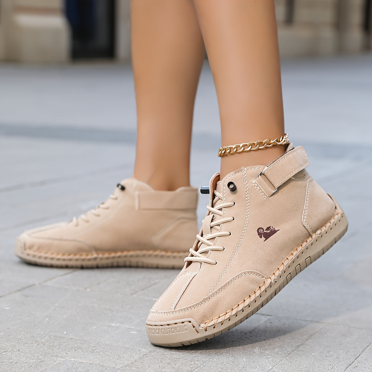 Sneakersy za kostkę z wiązaniem i paskiem przy cholewce