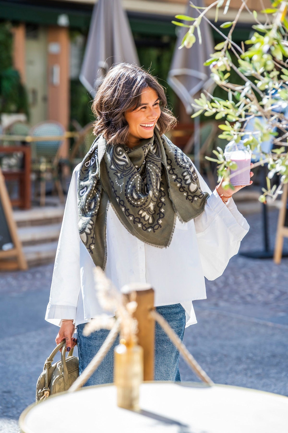 Oliwkowa damska apaszka bandana w paisley z frędzlami