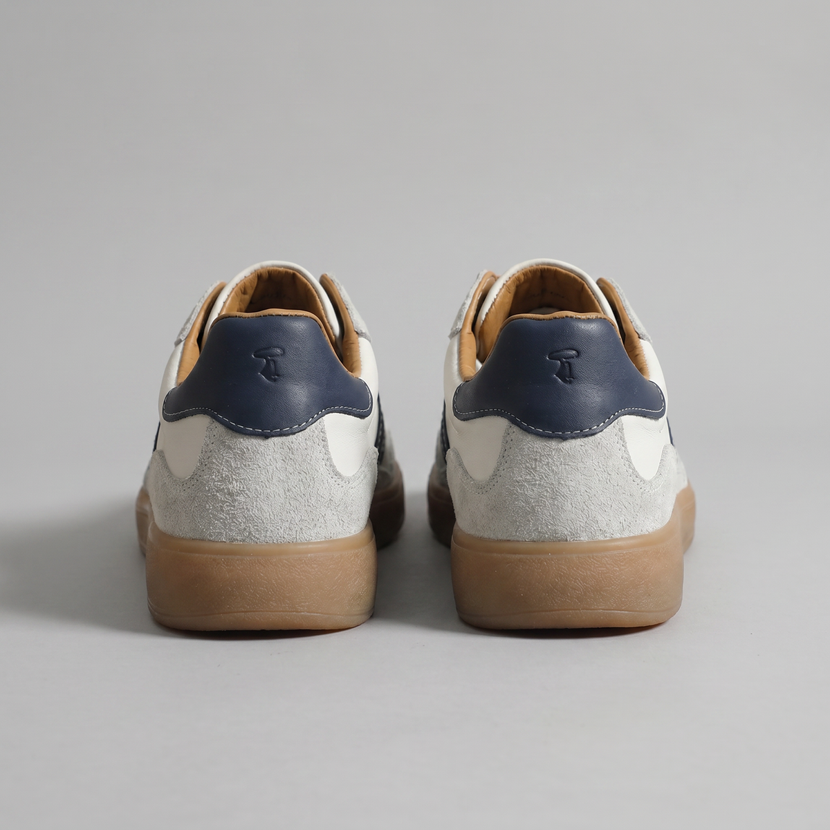Męskie sneakersy retro z kontrastowymi pasami i sznurowaniem