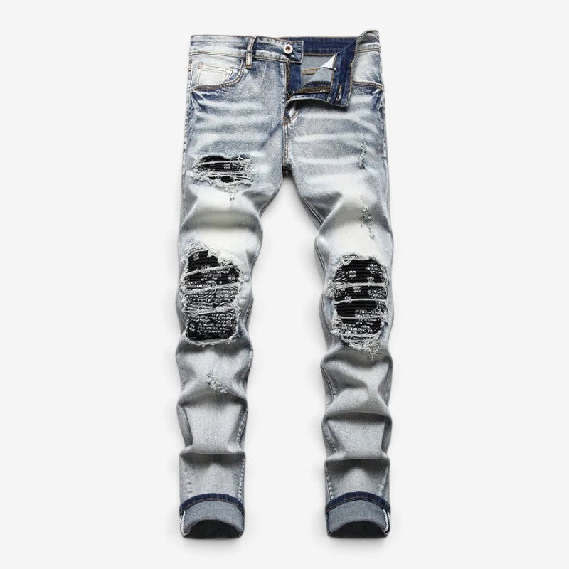 Męskie jeansy slim fit z przetarciami i kolorowymi naszywkami