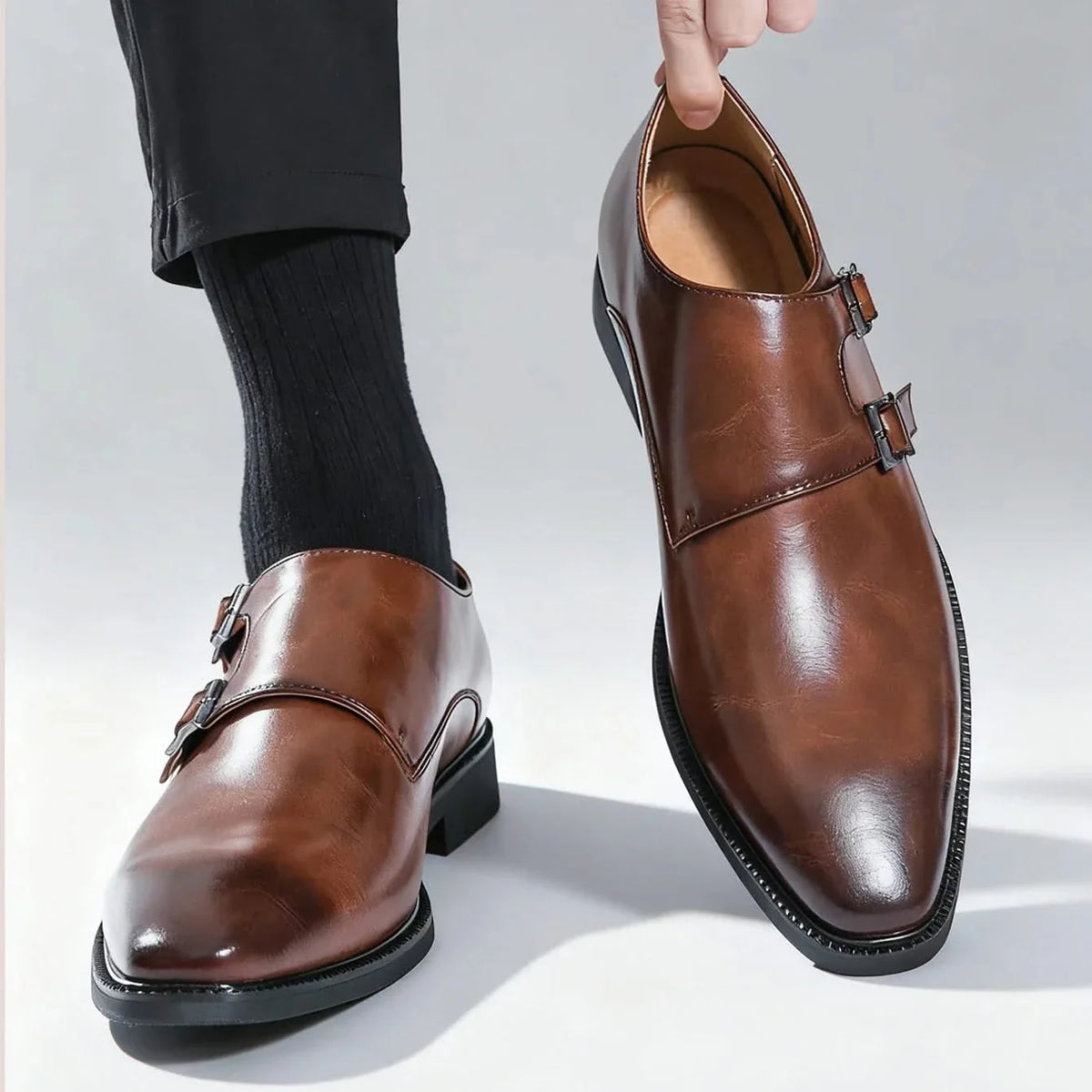 Męskie mokasyny monk strap z podwójną klamrą i migdałowym noskiem