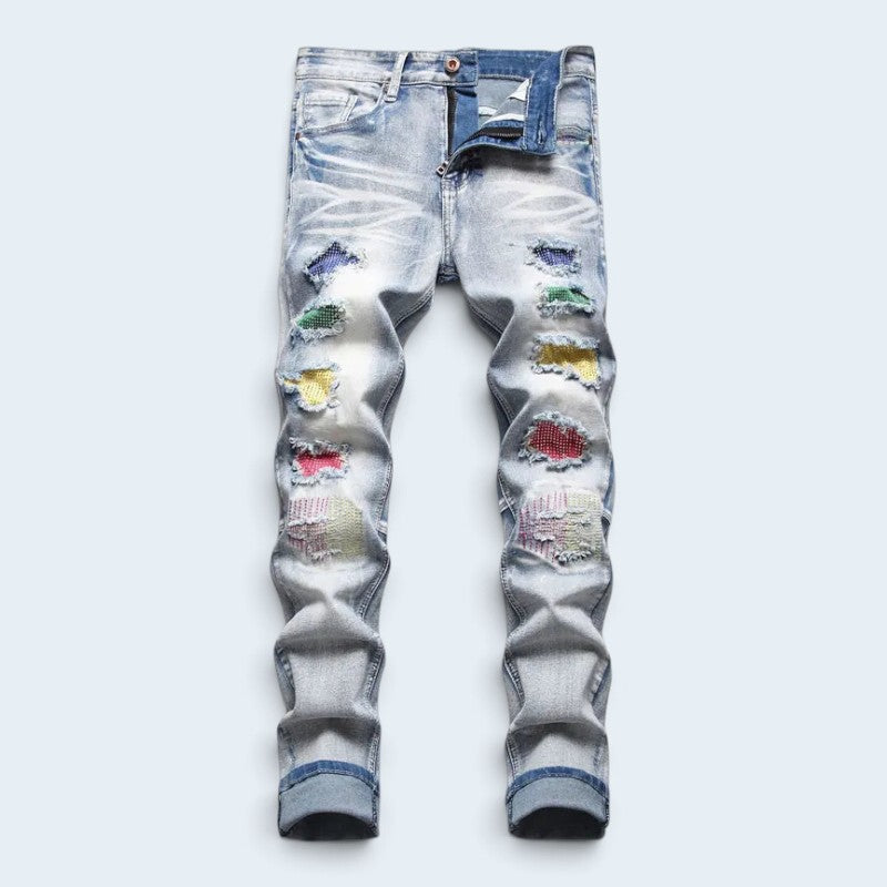 Męskie jeansy slim fit z przetarciami i kolorowymi naszywkami
