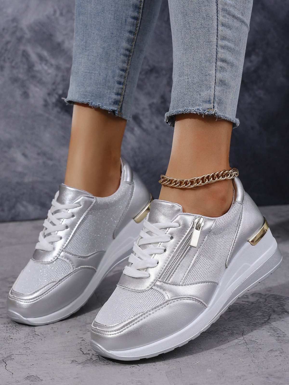 Damskie sneakersy na platformie ze sznurowaniem i bocznym zamkiem