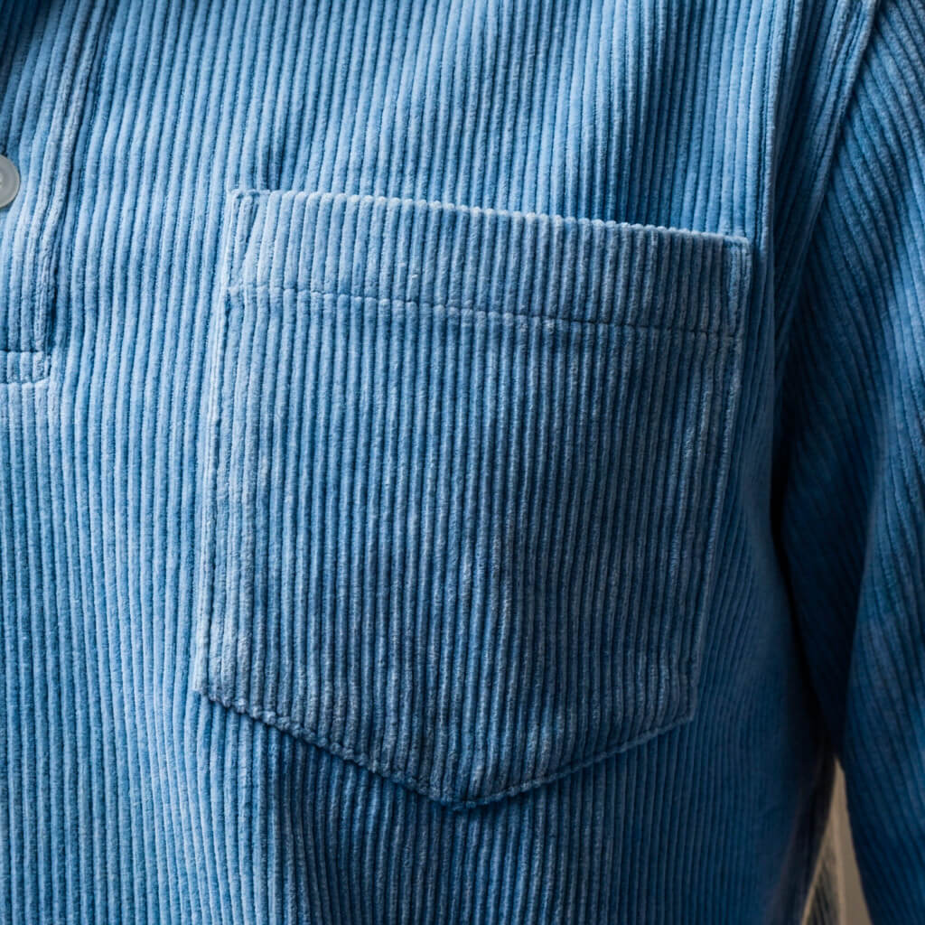 Męska koszulka polo z długim rękawem, kołnierzykiem, kieszenią piersiową i zapięciem na guziki
