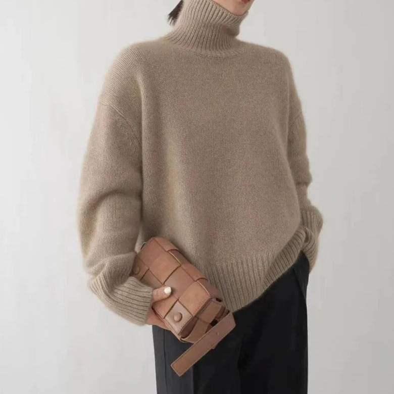 Damski sweter z golfem i długimi rękawami