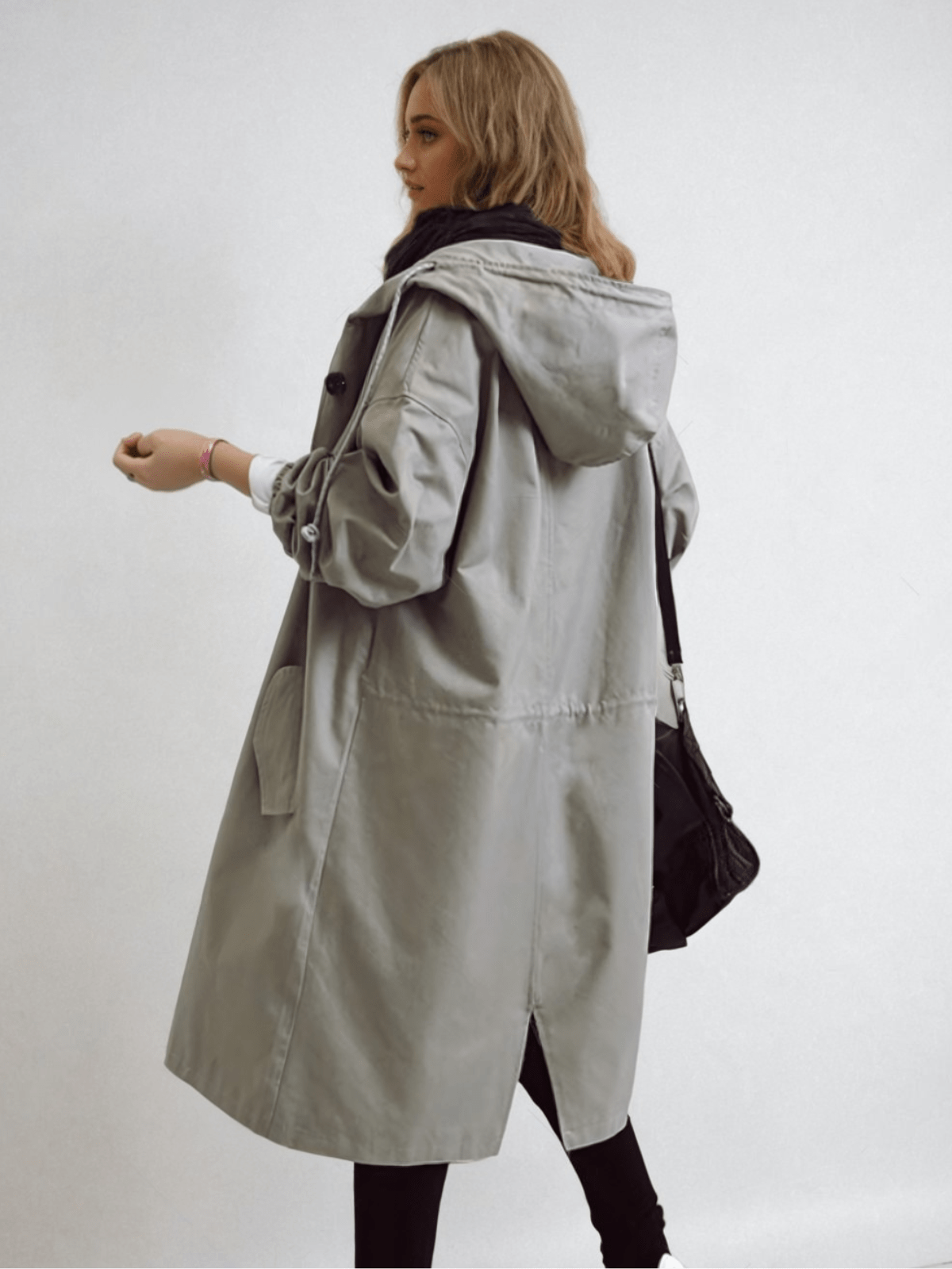 Damski płaszcz typu trench oversize z kapturem i kieszeniami