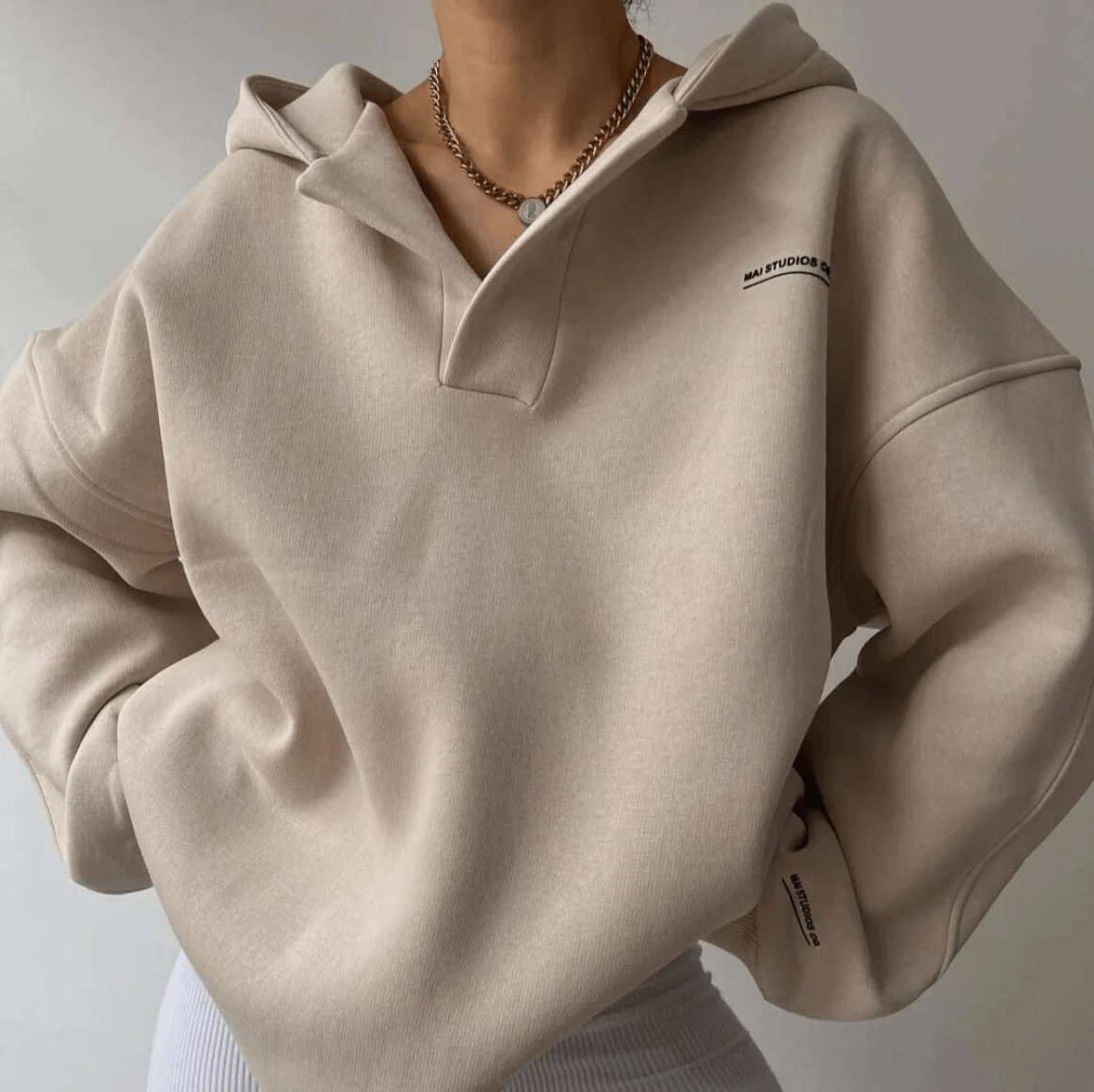 Dámská mikina s kapucí oversize s výstřihem do V