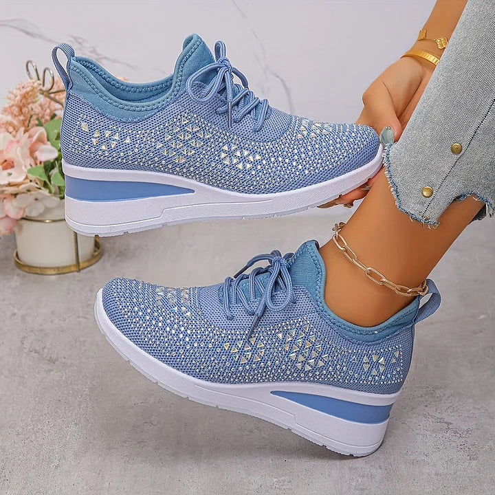 Damskie sneakersy sznurowane z połyskującymi aplikacjami i podwyższoną podeszwą