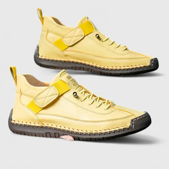 Niskie sneakersy sznurowane z okrągłym noskiem i płaską podeszwą