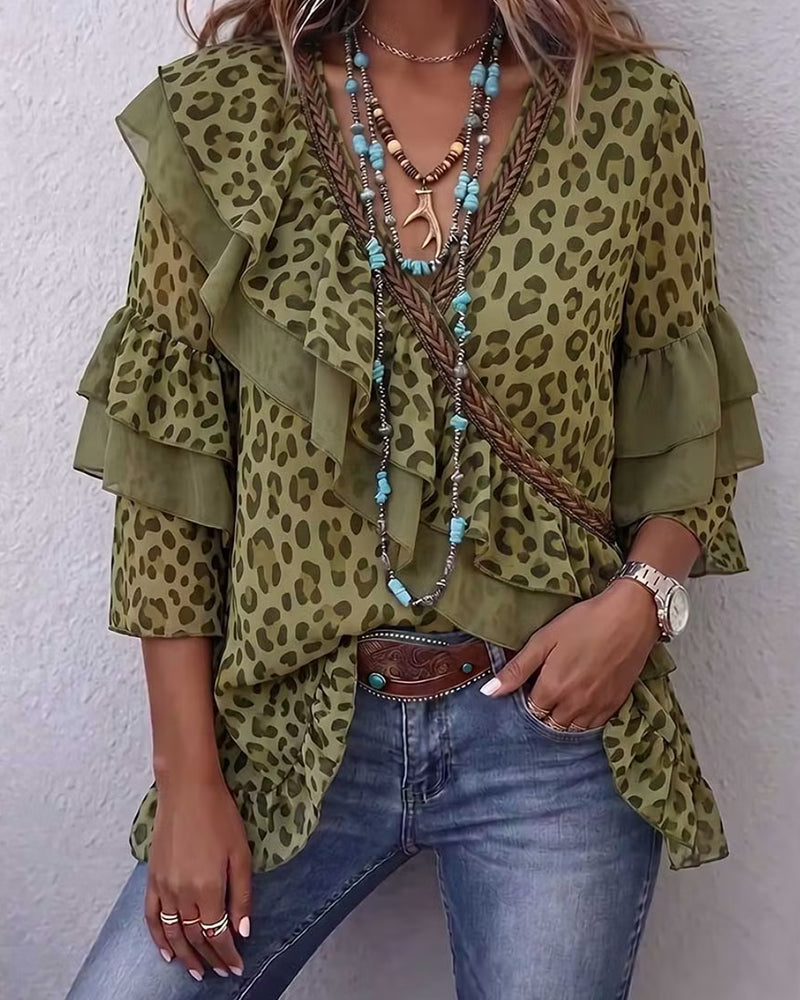 Dámská halenka s leopardím vzorem, volánem a výstřihem do V