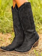 Női magas cowboycsizma szegecsekkel