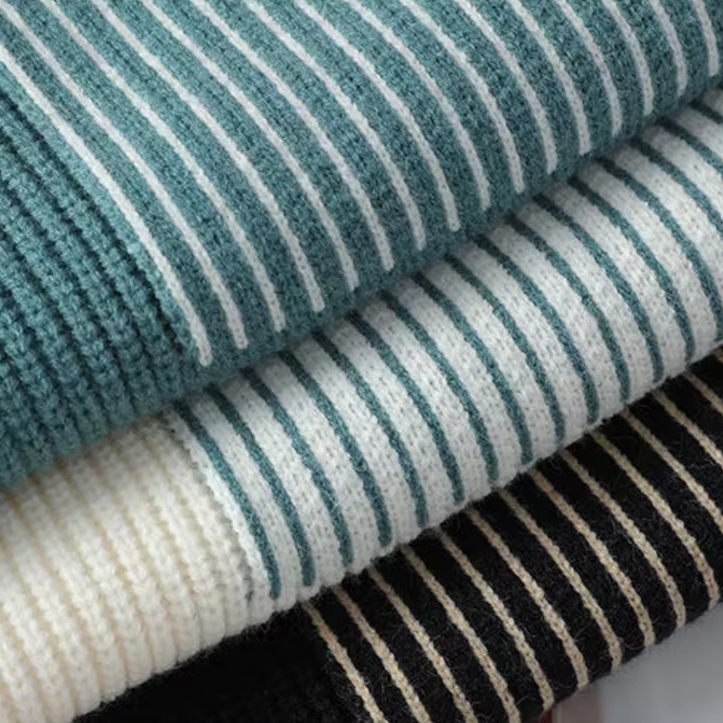 Dzianinowy sweter unisex z geometrycznymi wzorami i długimi rękawami