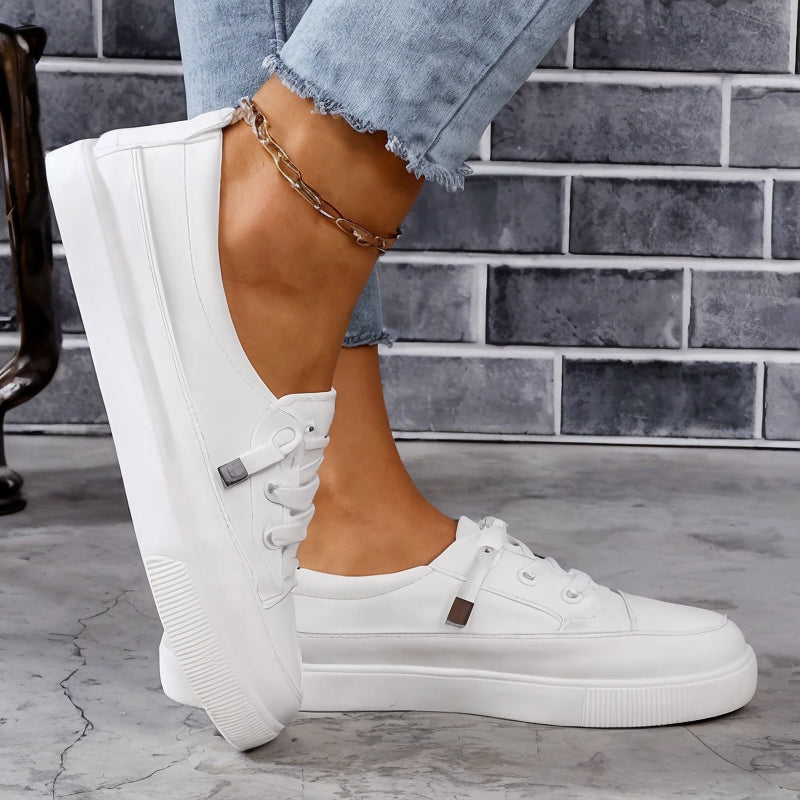 Damskie sneakersy sznurowane z okrągłym noskiem i płaską podeszwą