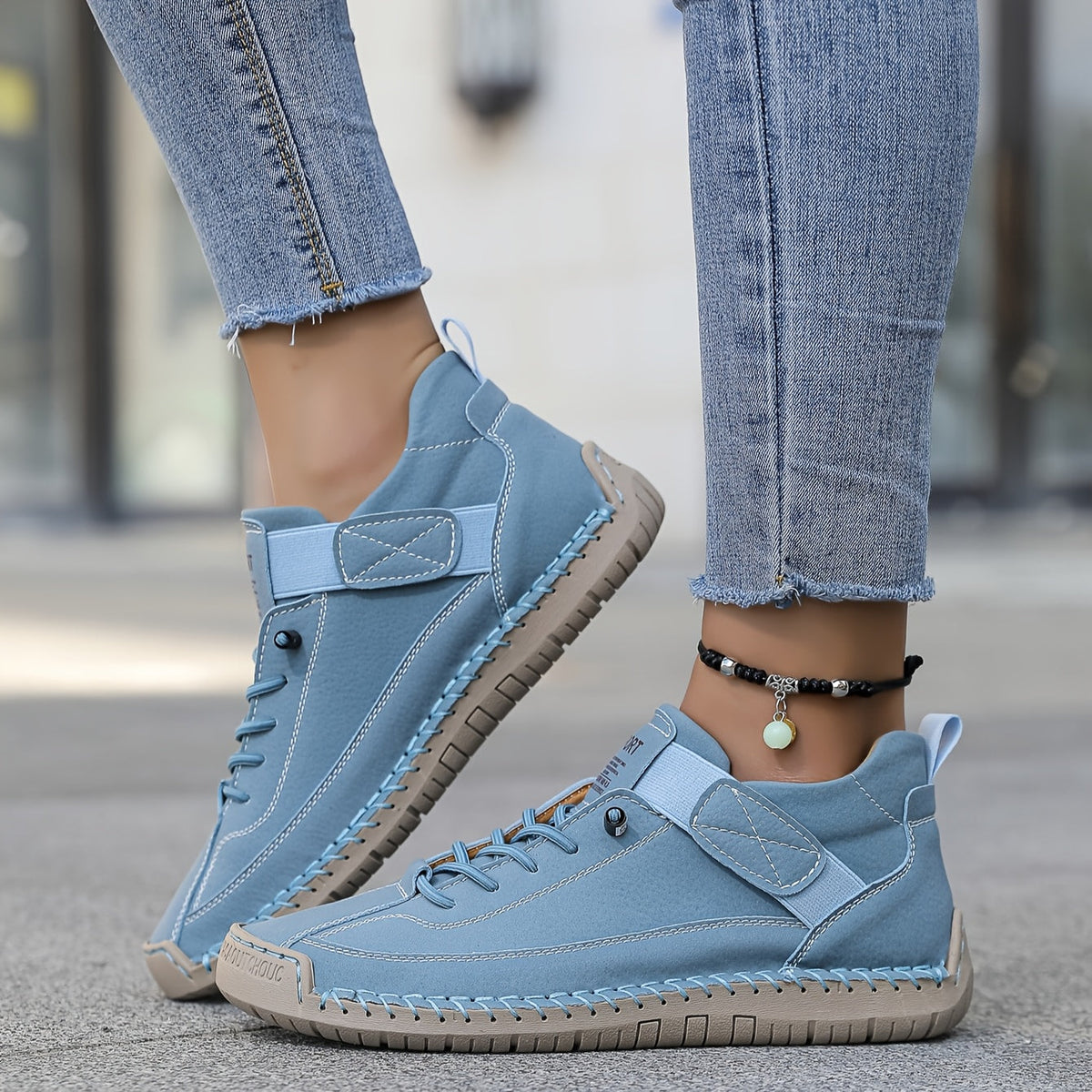 Damskie sneakersy sportowe z wysoką cholewką, sznurowaniem i paskiem na rzep
