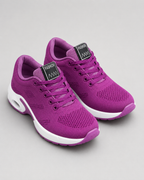 Damskie sneakersy sznurowane z ażurową cholewką i grubą podeszwą