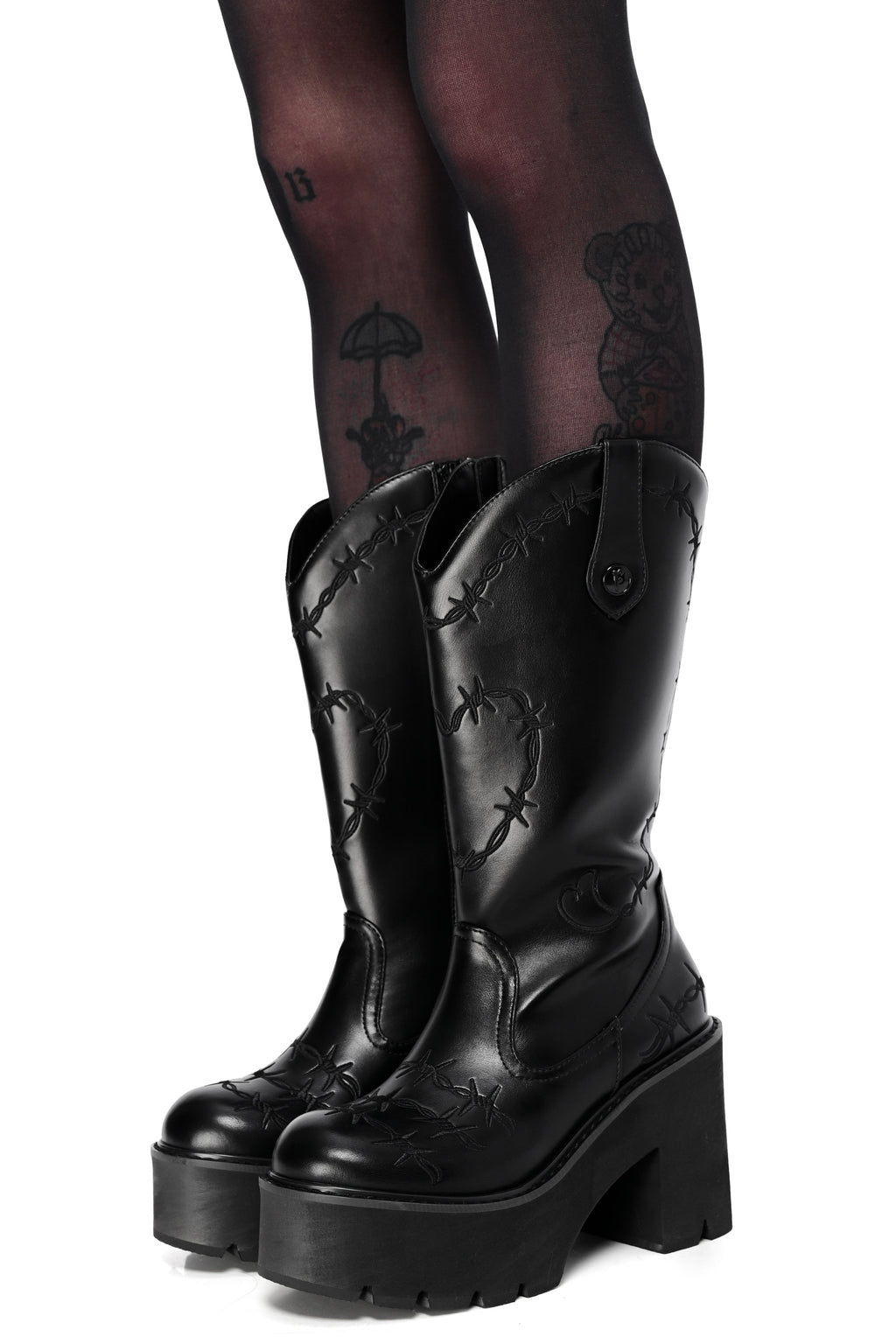 Női cowboycsizma magas platformmal, hímzéssel és csattal