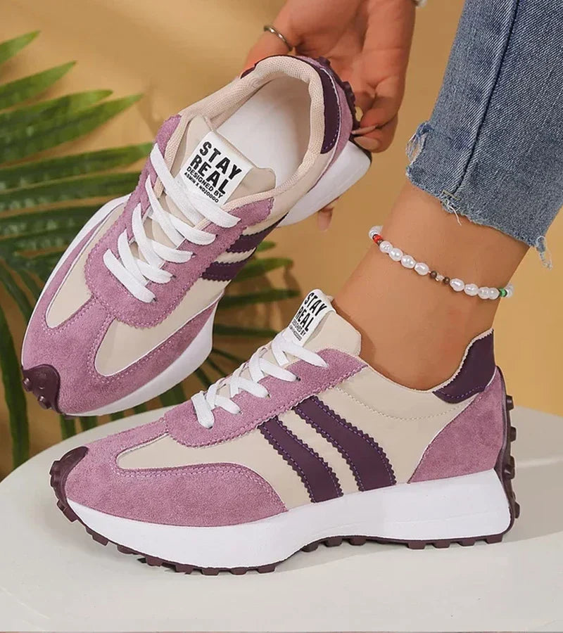 Damskie sneakersy sznurowane z kontrastowymi panelami i grubą podeszwą