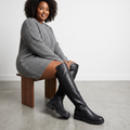 Női fekete térdig érő csizma alacsony sarokkal