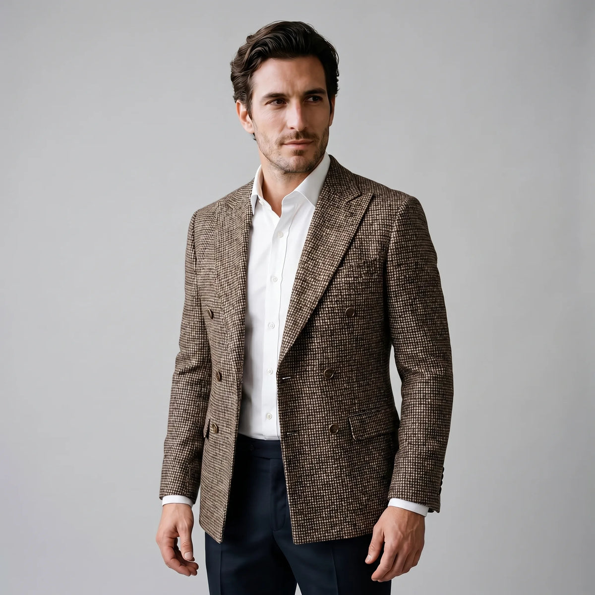 Męska dwurzędowa marynarka w drobną kratę z klapami i kieszeniami