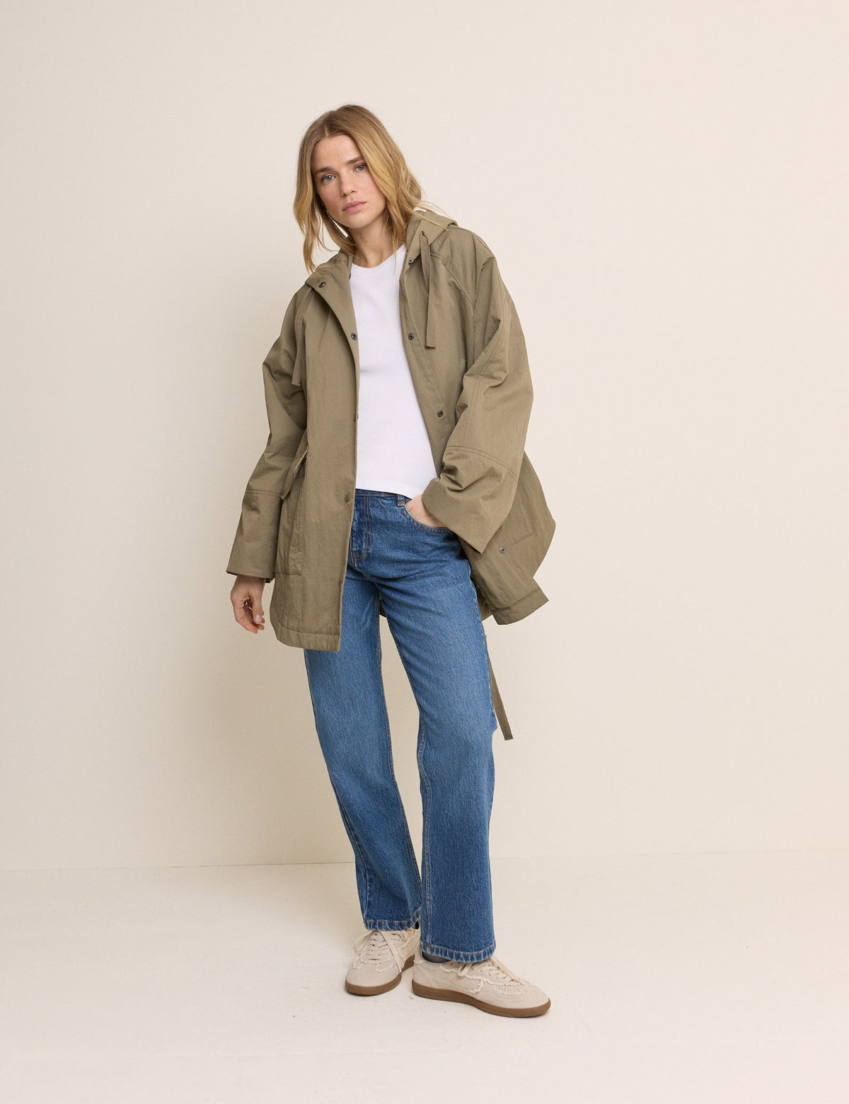 Női parka kapucnival, zsebekkel, khaki