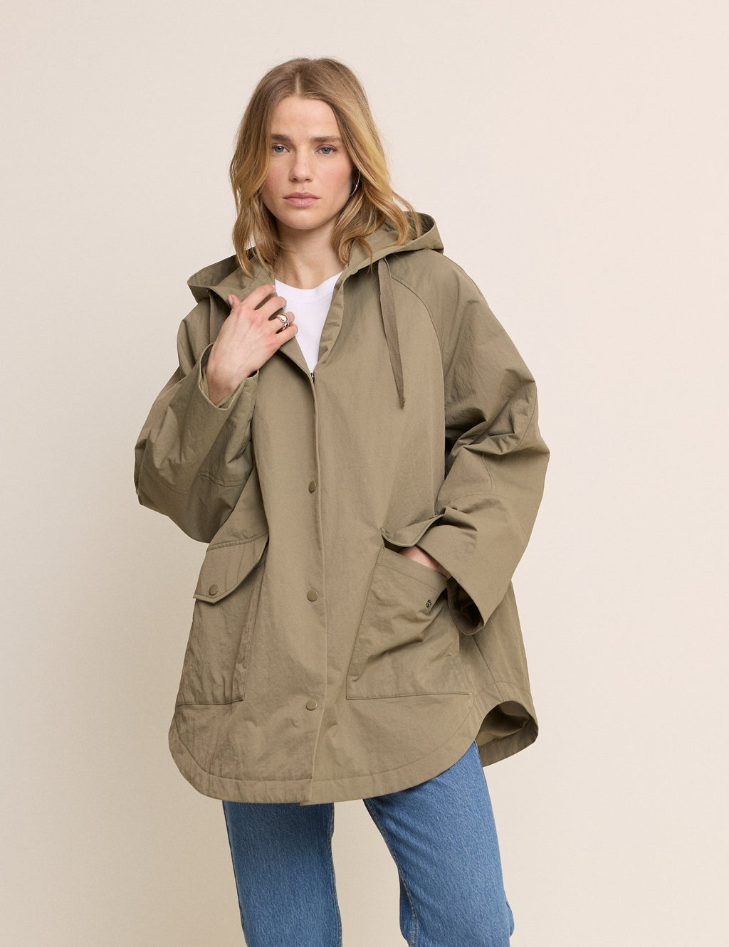 Női parka kapucnival, zsebekkel, khaki