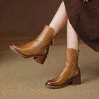 Női bokacsizma sarokkal és oldalsó cipzárral