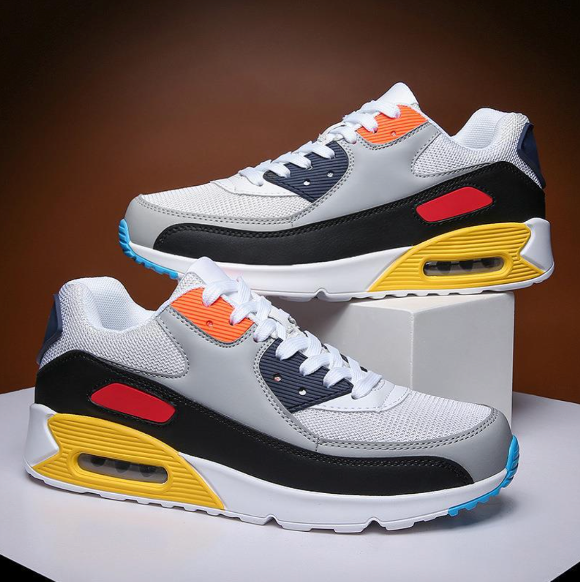 Wielokolorowe sneakersy sznurowane z grubą profilowaną podeszwą