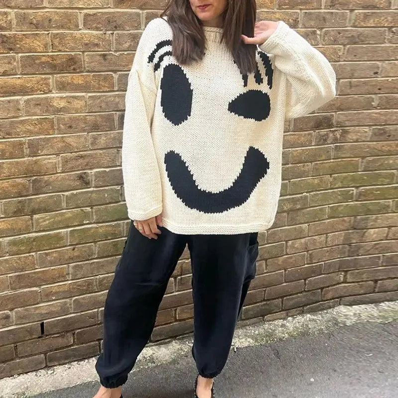 Damski sweter oversize z dzianinowym motywem uśmiechu