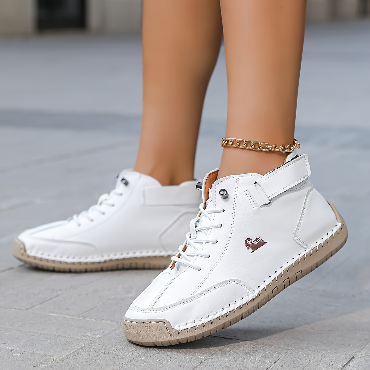 Sneakersy za kostkę z wiązaniem i paskiem przy cholewce