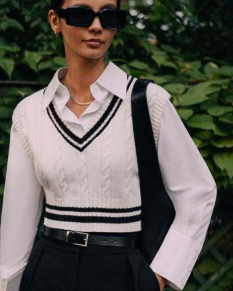Női pulóvermellény klasszikus nyakkivágással