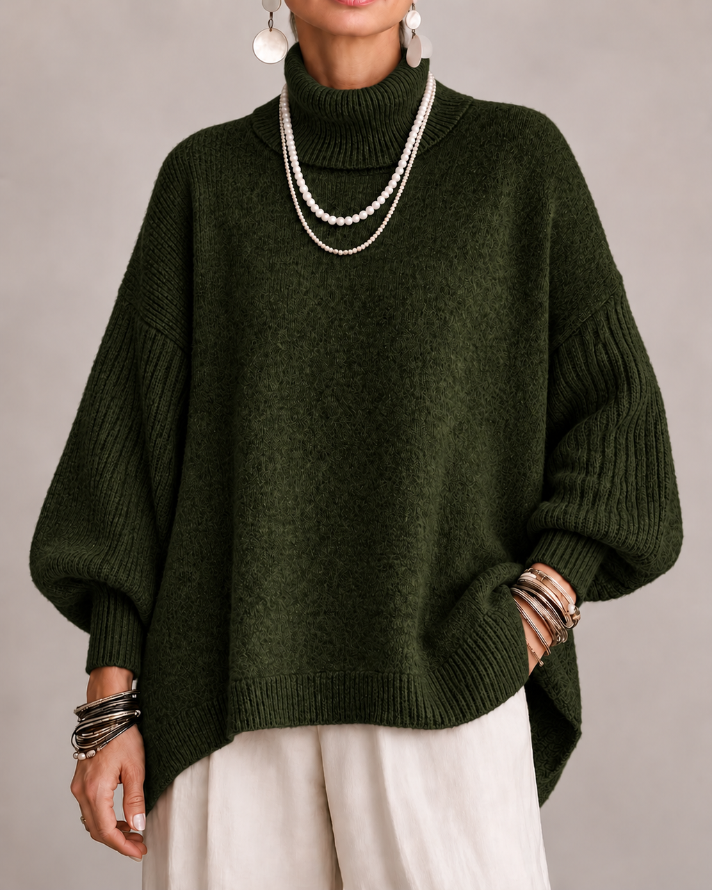 Damski sweter oversize z golfem i długimi prążkowanymi rękawami
