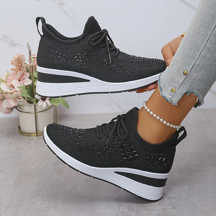 Damskie sneakersy sznurowane z połyskującymi aplikacjami i podwyższoną podeszwą