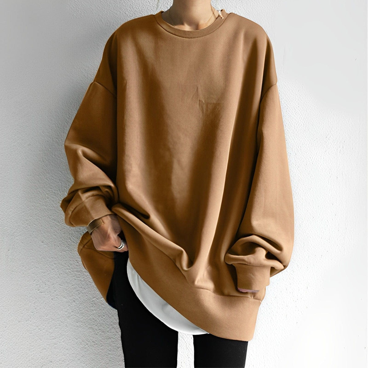 Damski sweter oversize z okrągłym dekoltem i długimi rękawami