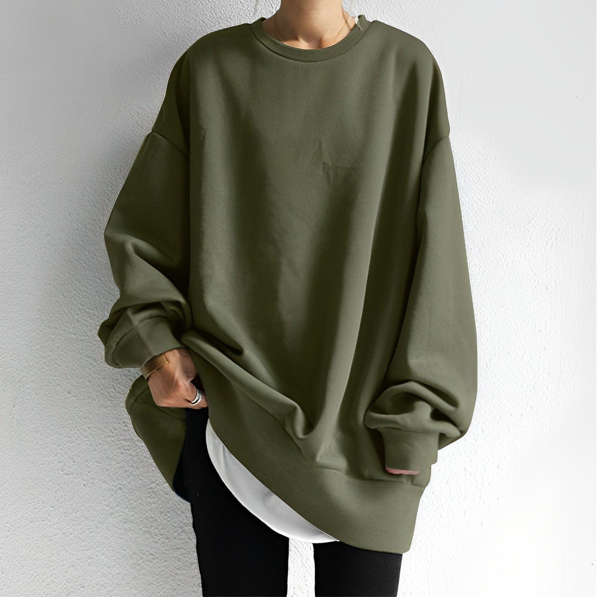 Damski sweter oversize z okrągłym dekoltem i długimi rękawami