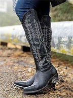 Női térdig érő cowboycsizma hímzéssel és hegyes orral