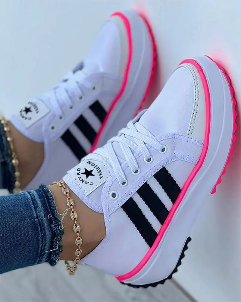 Damskie sneakersy na sznurówki z trzema paskami i grubą podeszwą