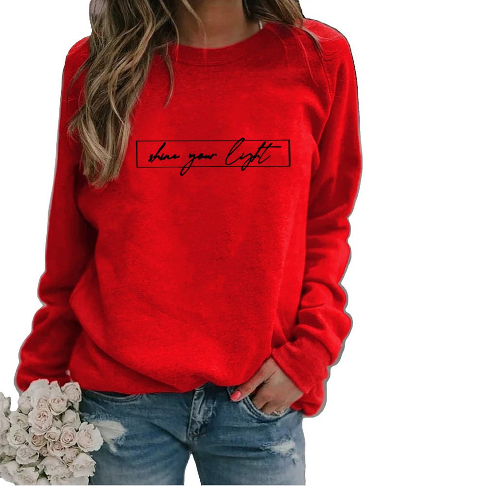Damska bluza z długim rękawem, okrągłym dekoltem i tekstowym nadrukiem w ramce