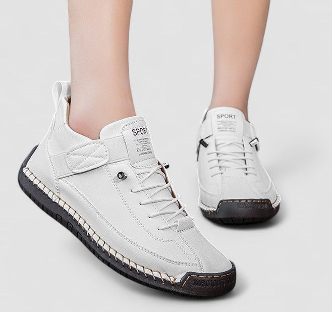 Niskie sneakersy sznurowane z okrągłym noskiem i płaską podeszwą