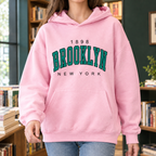 Damska bluza z kapturem, kieszenią kangurka i napisem Brooklyn