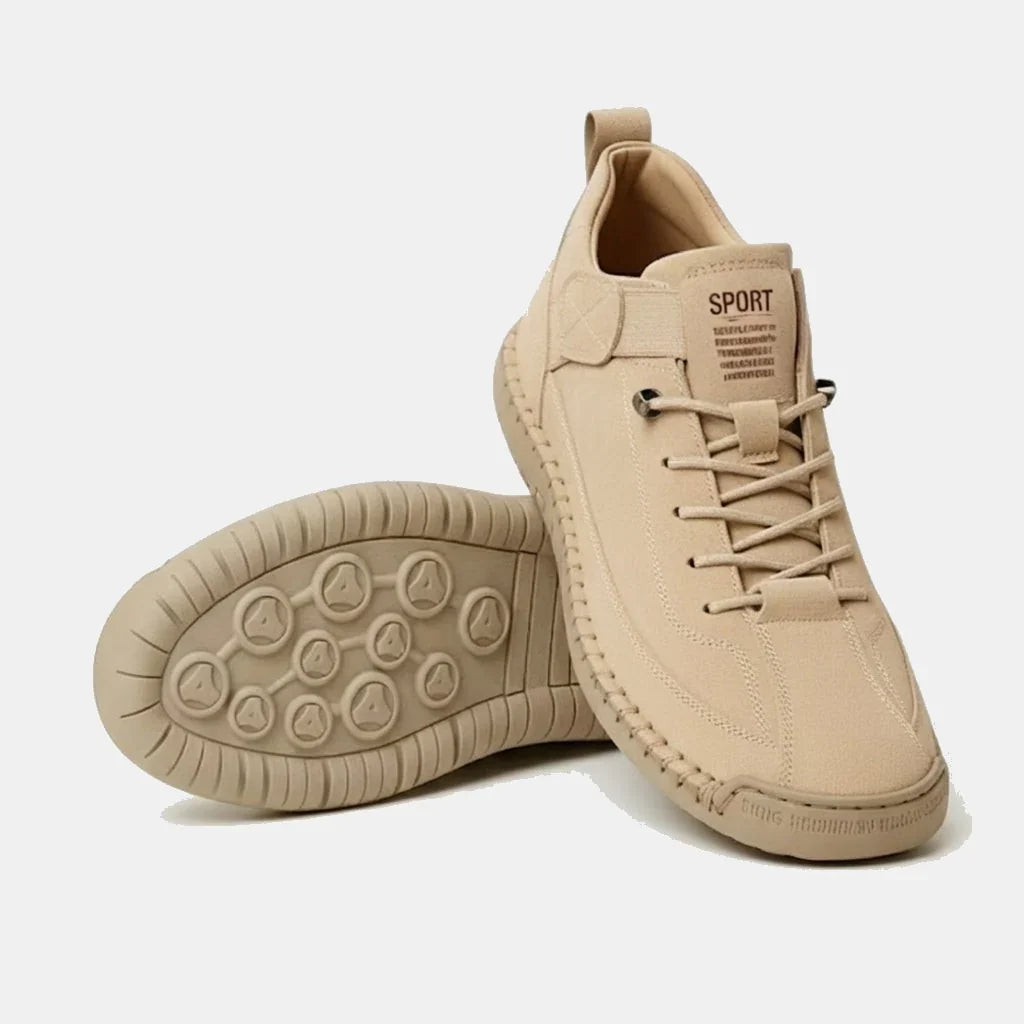Sportowe sneakersy sznurowane z ozdobnym paskiem i płaską podeszwą