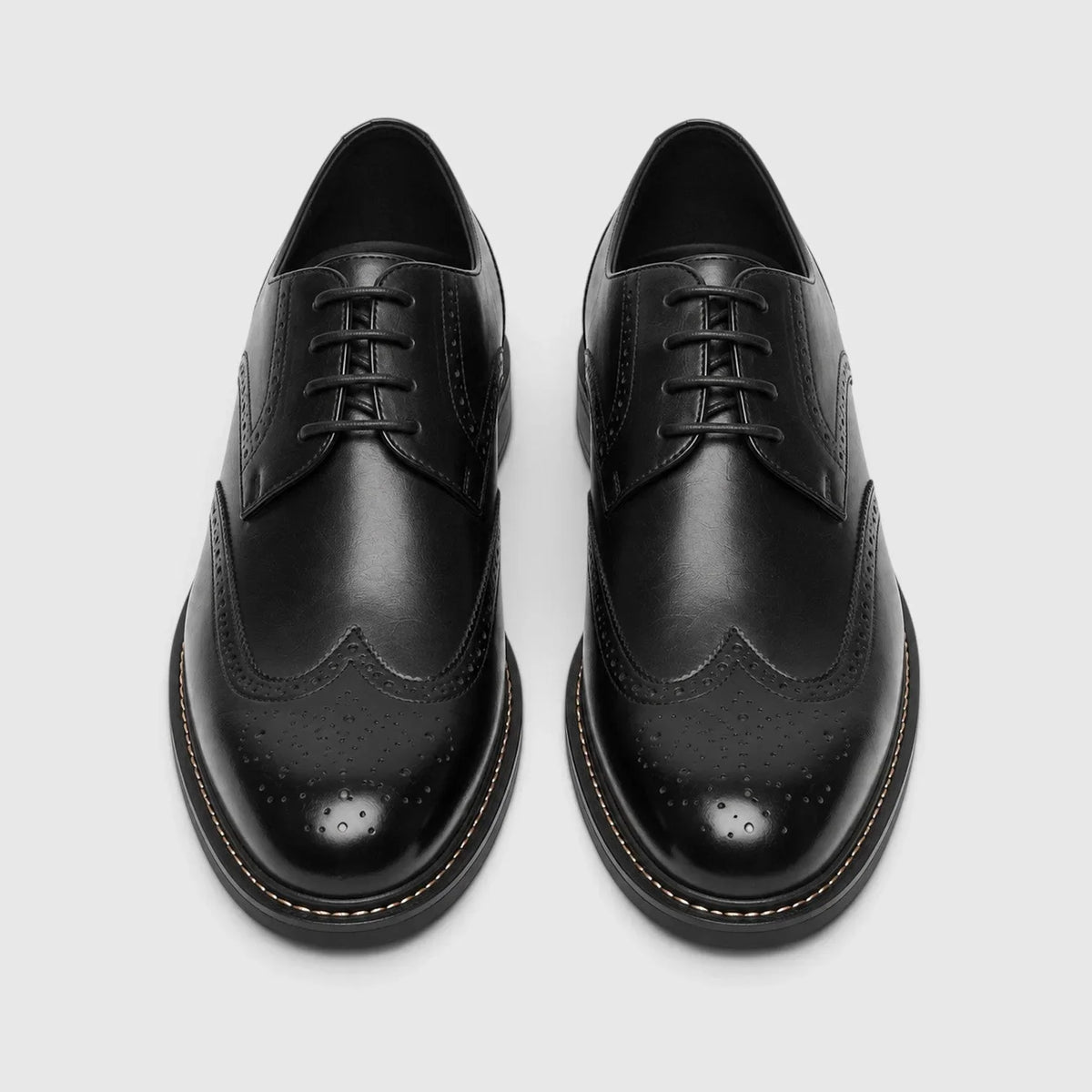 Męskie buty derby z perforowanymi detalami i sznurowaniem