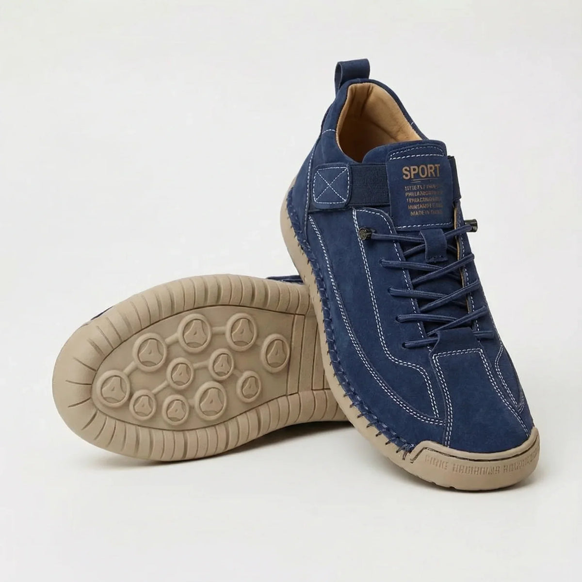 Sportowe sneakersy sznurowane z ozdobnym paskiem i płaską podeszwą