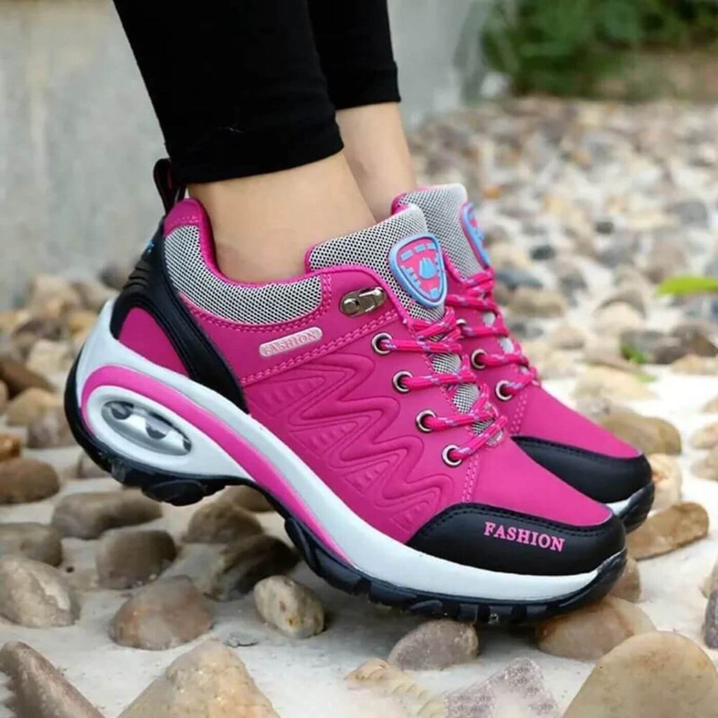 Sportowe buty sznurowane z grubą kontrastową podeszwą