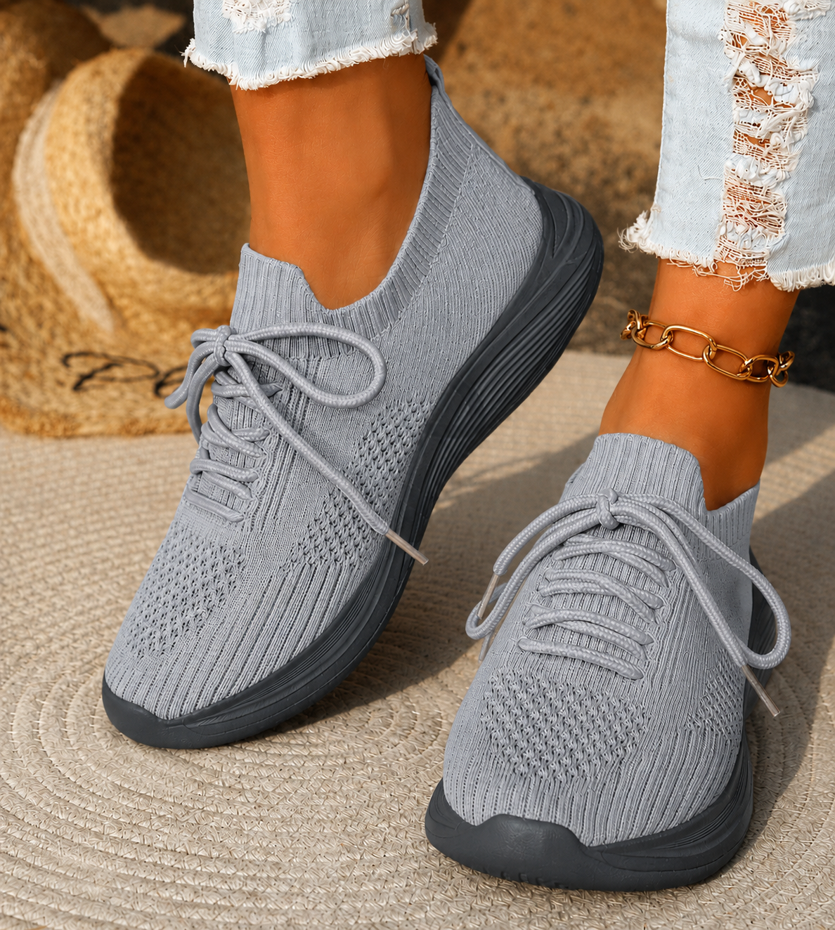 Damskie sneakersy z wiązaniem, niską cholewką i teksturowaną powierzchnią